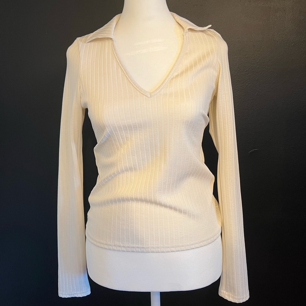 NWT Women’s Boohoo cream ribbed collared  top size small